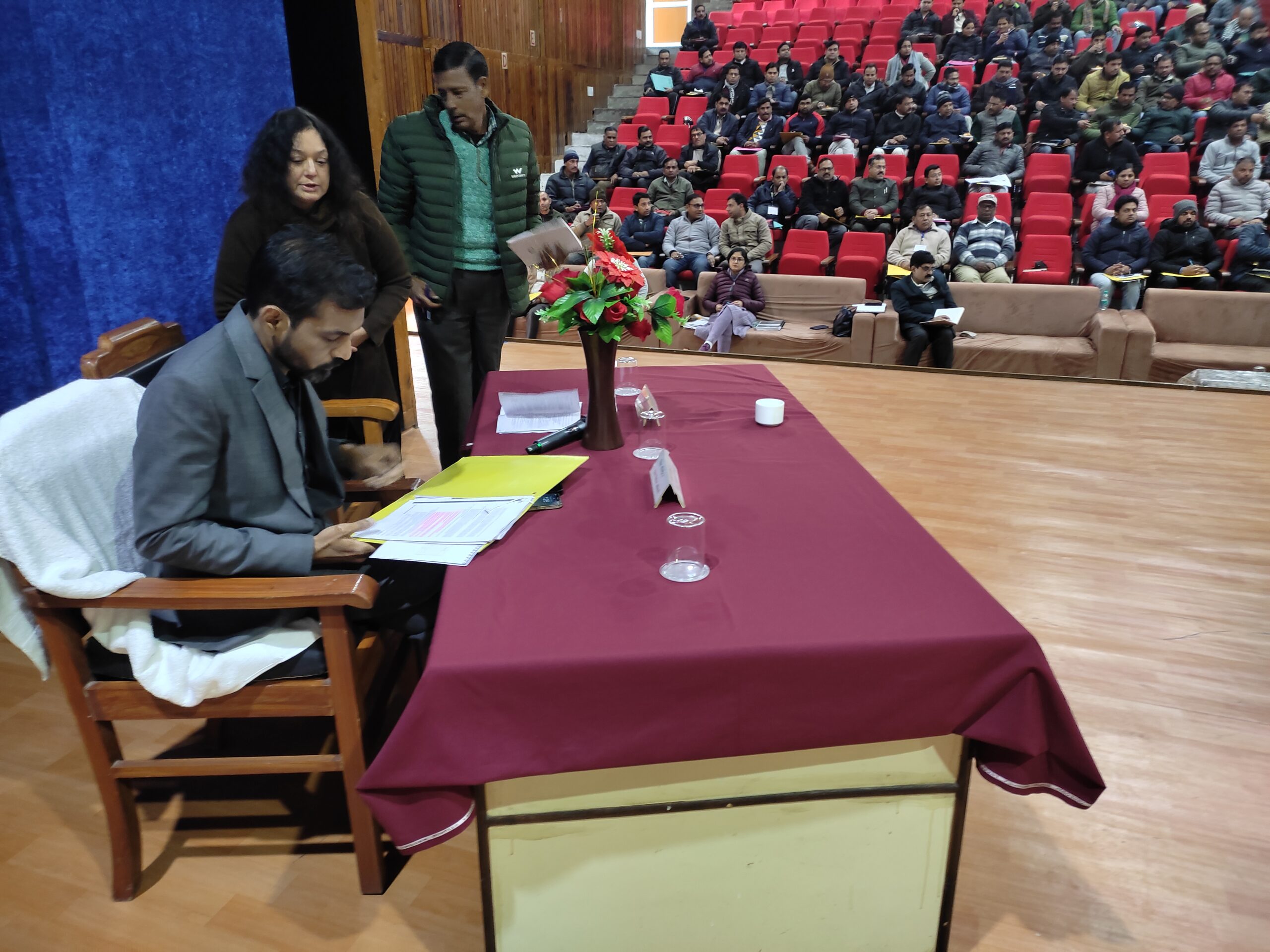 निर्वाचन के कार्यों को बहुत ही गंभीरता और ध्यान पूर्वक करना चाहिए संपादित – डीएम डॉ. आशीष चौहान