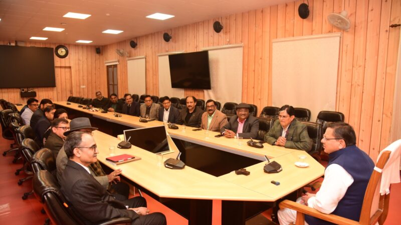 मुख्यमंत्री पुष्कर सिंह धामी से नववर्ष के अवसर पर भारतीय वन सेवा एवं पीसीएस अधिकारियों ने की भेंट