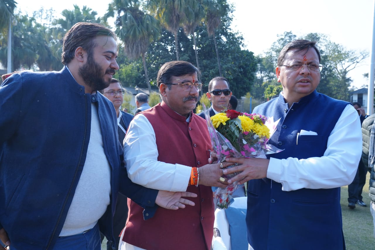 मुख्यमंत्री पुष्कर सिंह धामी से उत्तराखंड गो सेवा आयोग के अध्यक्ष डॉ. पंडित राजेन्द्र अंथवाल ने भेंट कर नववर्ष की शुभकामना दी