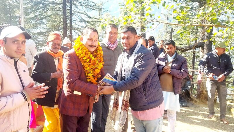 श्रीमद्भागवत कथा के पूर्णहुति यज्ञ में शामिल हुए पूर्व विधायक विजयपाल सिंह सजवाण