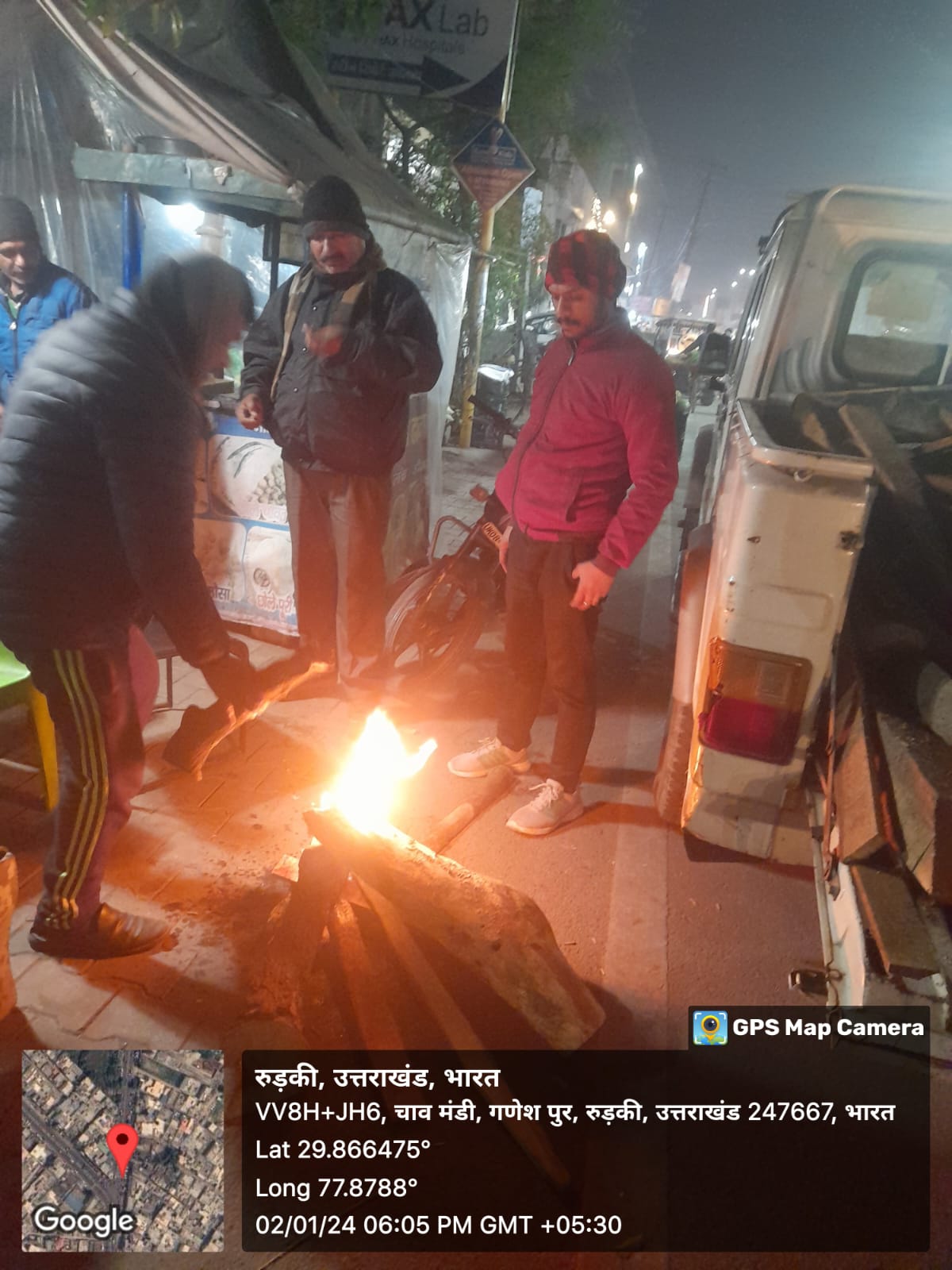 हरिद्वार : जिले में में जगह-जगह जलाए जा रहे हैं अलाव, डीएम धीराज सिंह गर्ब्याल ने अधिकारियों को दिए निर्देश, जरूरत होने पर की जाए कम्बल वितरण एवं अलाव की व्यवस्था