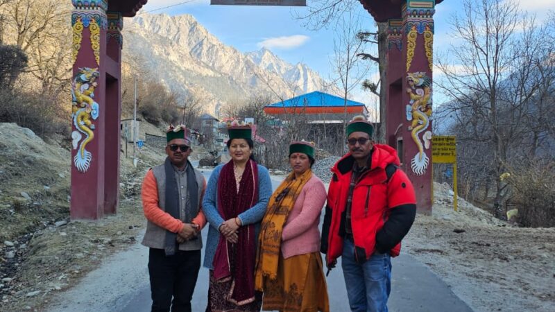 श्री बदरीनाथ मंदिर कामरू किन्नौर के बीकेटीसी उपाध्यक्ष किशोर पंवार तथा पूर्व सदस्य जयदीप मेहता ने किये सपरिवार दर्शन