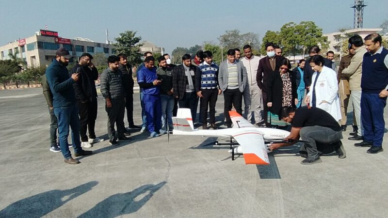 एम्स ऋषिकेश से ड्रोन के द्वारा दवा भिजवाने का ट्रायल सफल, टीबी की दवाईयां पहुंची सामुदायिक स्वास्थ्य केंद्र चंबा