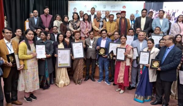 स्वास्थ्य मंत्री डॉ. धन सिंह रावत ने बांटे कायाकल्प अवार्ड, देहरादून व ऊधमसिंह नगर को मिला बेस्ट हॉस्पिटल का अवार्ड, जिला अस्पताल चमोली के खाते में गया ईको फ्रेंडली पुरस्कार, 144 चिकित्सा इकाईयों को पुरस्कार स्वरूप मिली 203 लाख