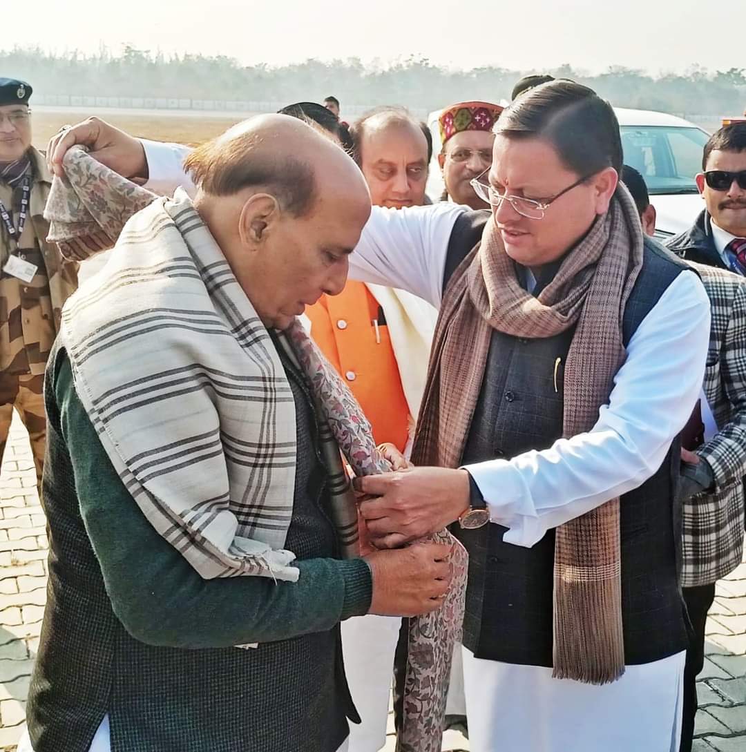 मुख्यमंत्री पुष्कर सिंह धामी ने केंद्रीय रक्षा मंत्री राजनाथ सिंह और मध्यप्रदेश के मुख्यमंत्री डॉ. मोहन यादव का भी देवभूमि आगमन पर किया स्वागत