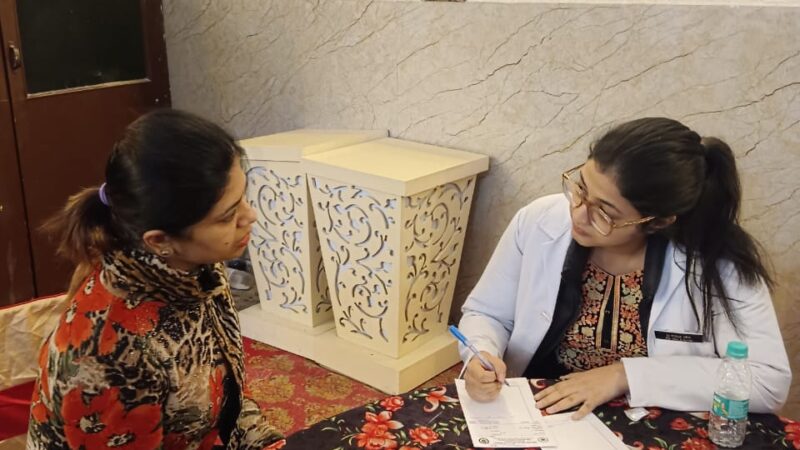 श्री महंत इंदिरेश अस्पताल के स्वास्थ्य परीक्षण शिविर का 125 लोगों ने उठाया लाभ