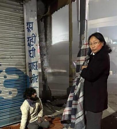 हरिद्वार : उत्तराखंड सिविल सर्विसेज ऑफीसर्स वाइव्स एसोसिएशन की ओर से सोनिया गर्ब्याल ने जरूरतमंदों को बांटे कंबल