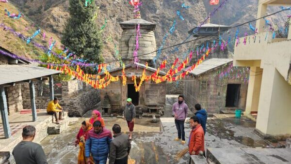 श्री बदरीनाथ- केदारनाथ मंदिर समिति ने भगवान राम मंदिर प्राण प्रतिष्ठा कार्यक्रम के मद्देनजर योग बदरी पांडुकेश्वर में चलाया स्वच्छता अभियान