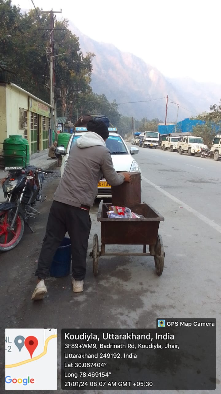 एसडीएम संदीप कुमार ने गीता भवन एवं दुर्गा मंदिर सहित विभिन्न मंदिरों में जाकर साफ सफाई और तैयारियों को लेकर किया निरीक्षण