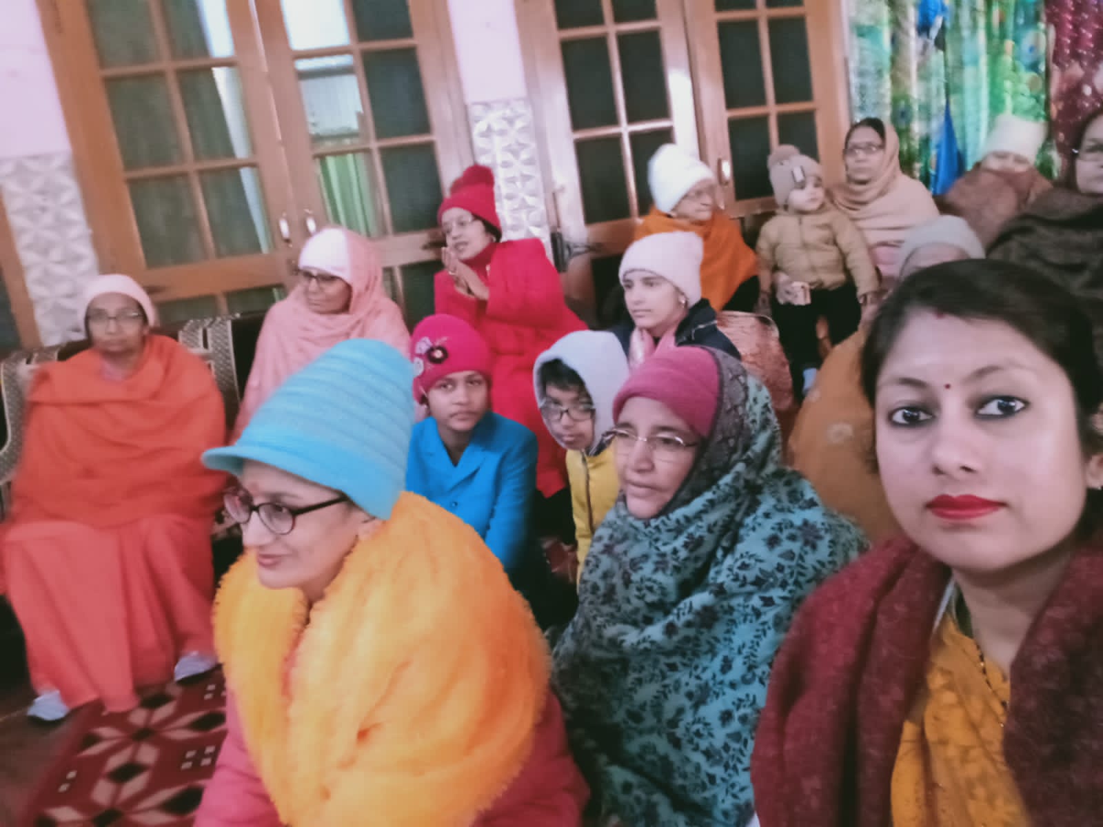 भगवान श्रीराम मंदिर की प्राण प्रतिष्ठा के अवसर पर भवानी शंकर आश्रम में भजन कीर्तन और भंडारे का हुआ आयोजन