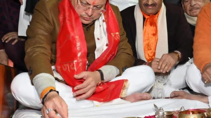 मुख्यमंत्री पुष्कर सिंह धामी ने हरकी पैड़ी में आयोजित दीपोत्सव व विशेष आरती कार्यक्रम में किया प्रतिभाग