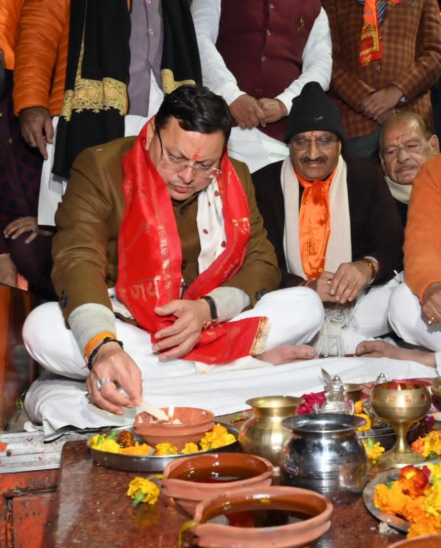 मुख्यमंत्री पुष्कर सिंह धामी ने हरकी पैड़ी में आयोजित दीपोत्सव व विशेष आरती कार्यक्रम में किया प्रतिभाग