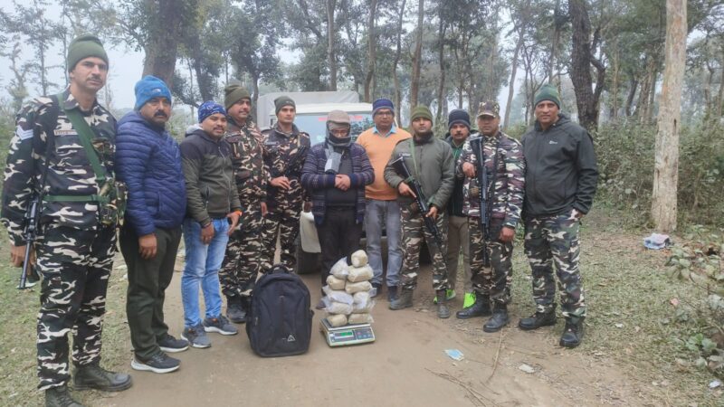 एसपी अजय गणपति के निर्दशन में नशा तस्करों पर एक ओर बड़ी कार्रवाही; बनबसा पुलिस, एसओजी एवं एसएसबी की संयुक्त टीम ने 09 किलोग्राम से अधिक गांजा के साथ 01 तस्कर को किया गिरफ्तार