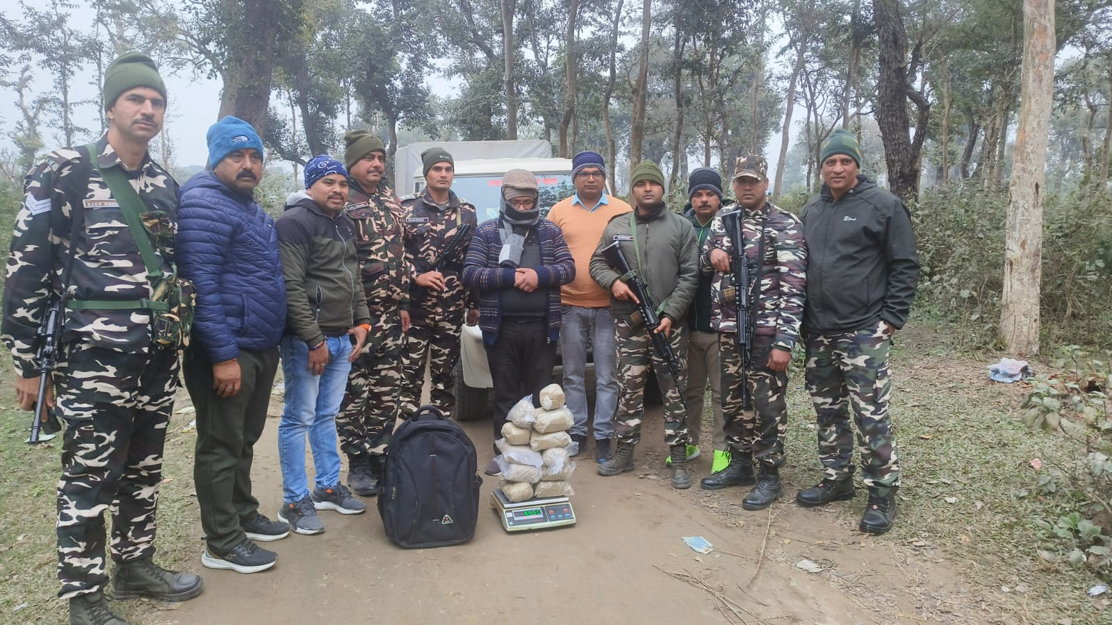 एसपी अजय गणपति के निर्दशन में नशा तस्करों पर एक ओर बड़ी कार्रवाही; बनबसा पुलिस, एसओजी एवं एसएसबी की संयुक्त टीम ने 09 किलोग्राम से अधिक गांजा के साथ 01 तस्कर को किया गिरफ्तार