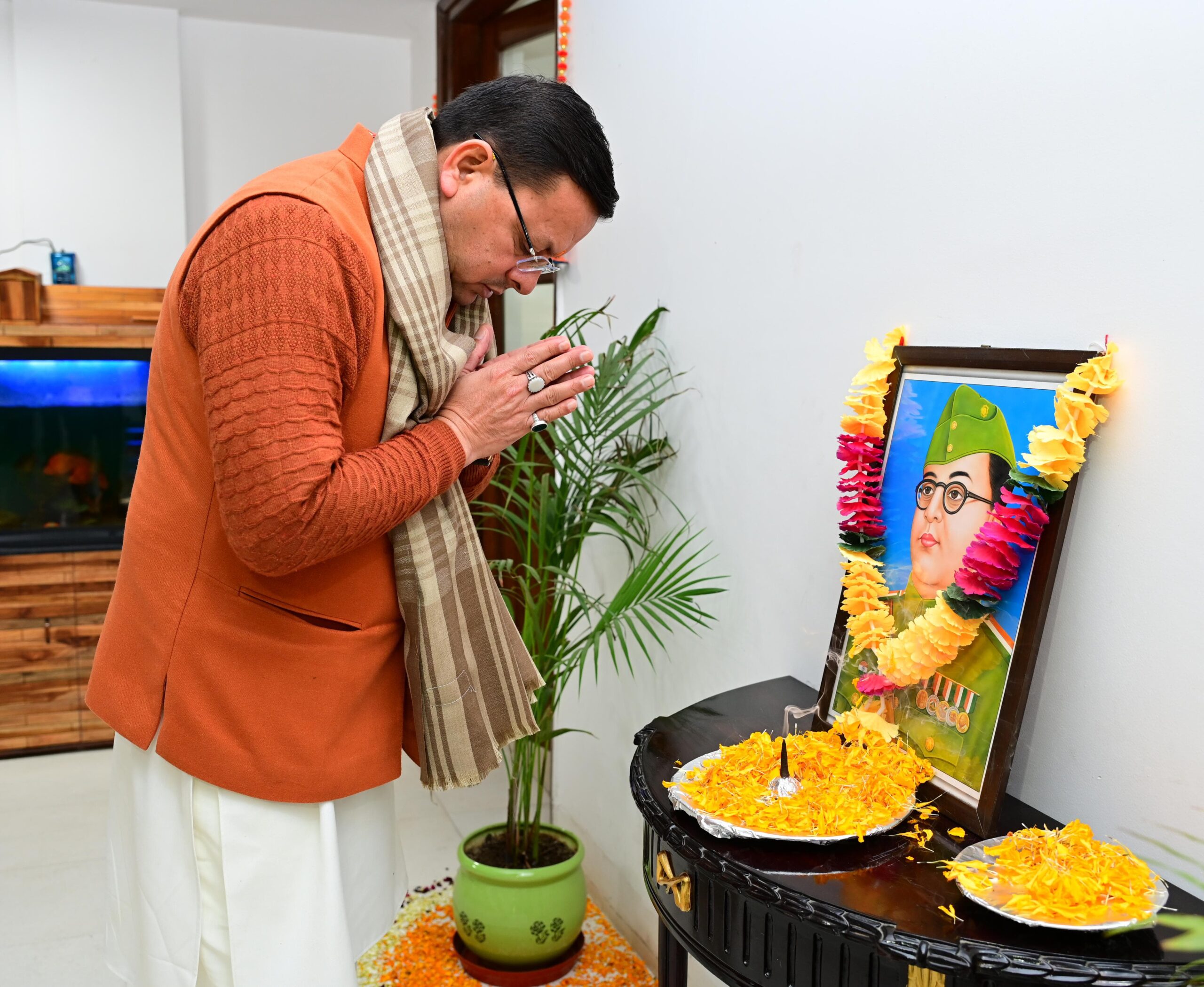 मुख्यमंत्री पुष्कर सिंह धामी ने सुभाष चंद्र बोस की जयंती पर पुष्पांजलि अर्पित कर दी श्रद्धांजलि