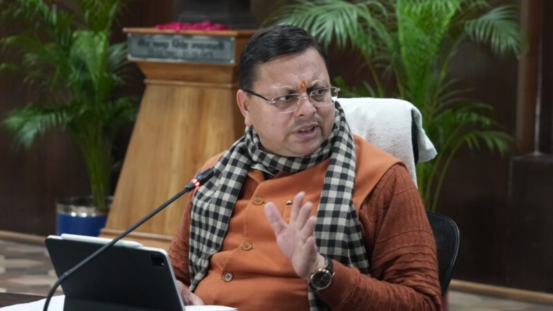 मुख्यमंत्री पुष्कर सिंह धामी ने सचिवालय में सीएम हेल्पलाइन 1905 की समीक्षा के दौरान दिए निर्देश, कहा – शीर्ष प्राथमिकता हो जनता की शिकायतों का समाधान