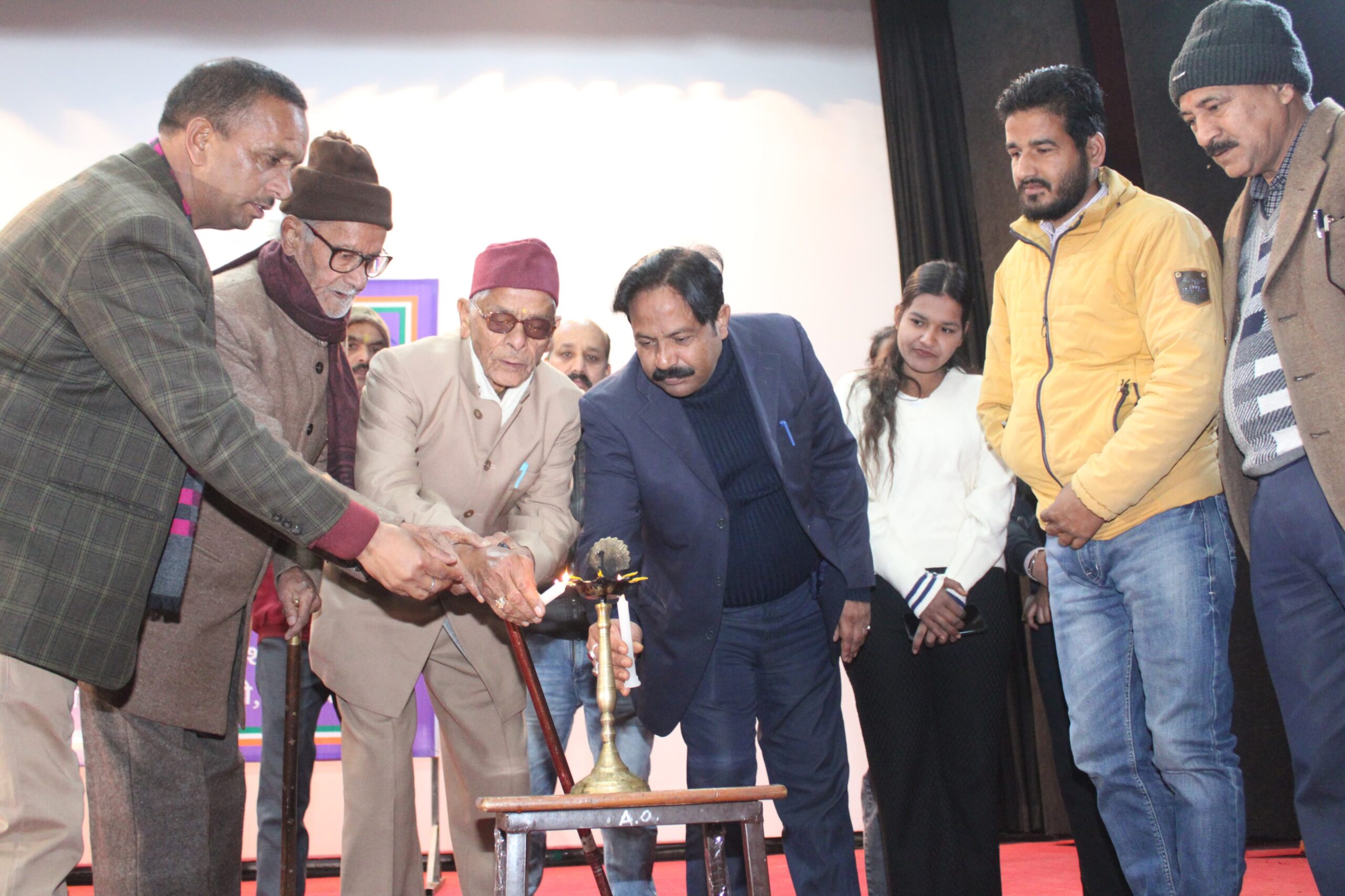 उत्तरकाशी : राष्ट्रीय मतदाता दिवस पर बुजुर्ग, दिव्यांग एवं युवा मतदाताओं को किया गया सम्मानित