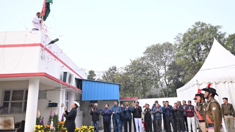 गणतंत्र दिवस पर डीएम धीराज सिंह गर्ब्याल ने कलक्ट्रेट तथा कैम्प कार्यालय में किया झण्डारोहण