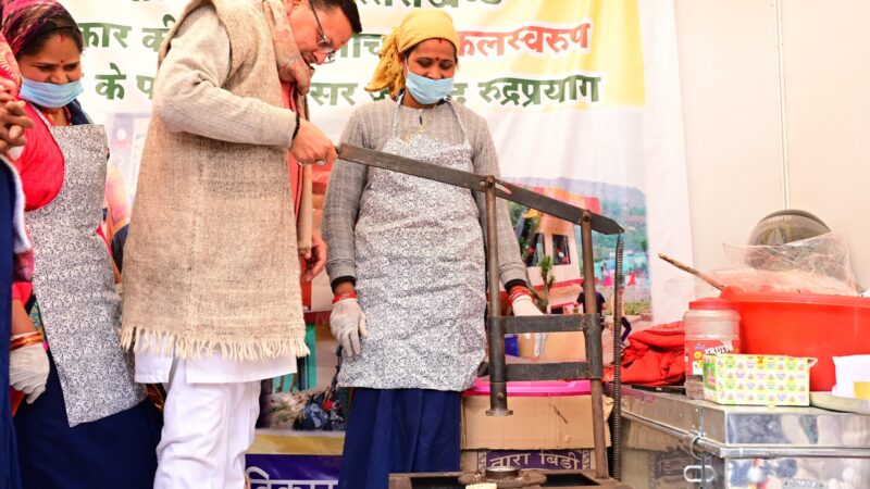 मुख्यमंत्री पुष्कर सिंह धामी ने रुद्रप्रयाग नारी शक्ति वंदन महोत्सव के अंतर्गत आयोजित ब्वै, ब्वारी, नौनी कौथिग में किया प्रतिभाग; कहा – प्रदेश में जल्द लागू होगी यूसीसी
