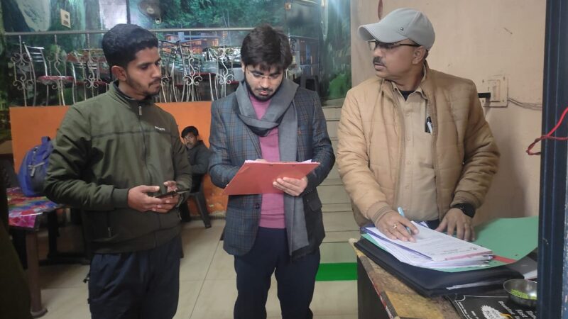डीएम सोनिका के निर्देश पर शहर में होटल, रेस्टोरेंट, मांस की दुकानों पर चलाया गया खाद्य सामग्री की जांच अभियान; टीम ने अनियमितता पाए जाने पर किये चालान