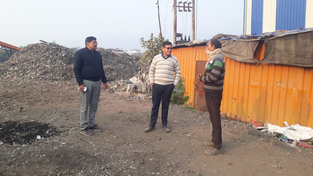 नगर आयुक्त शैलेंद्र सिंह नेगी ने नगर निगम ऋषिकेश के अंतर्गत गोविंद नगर में लीगेसी कचरा के निस्तारण के लिए की जा रही कार्रवाई का किया स्थलीय निरिक्षण, दिए निर्देश