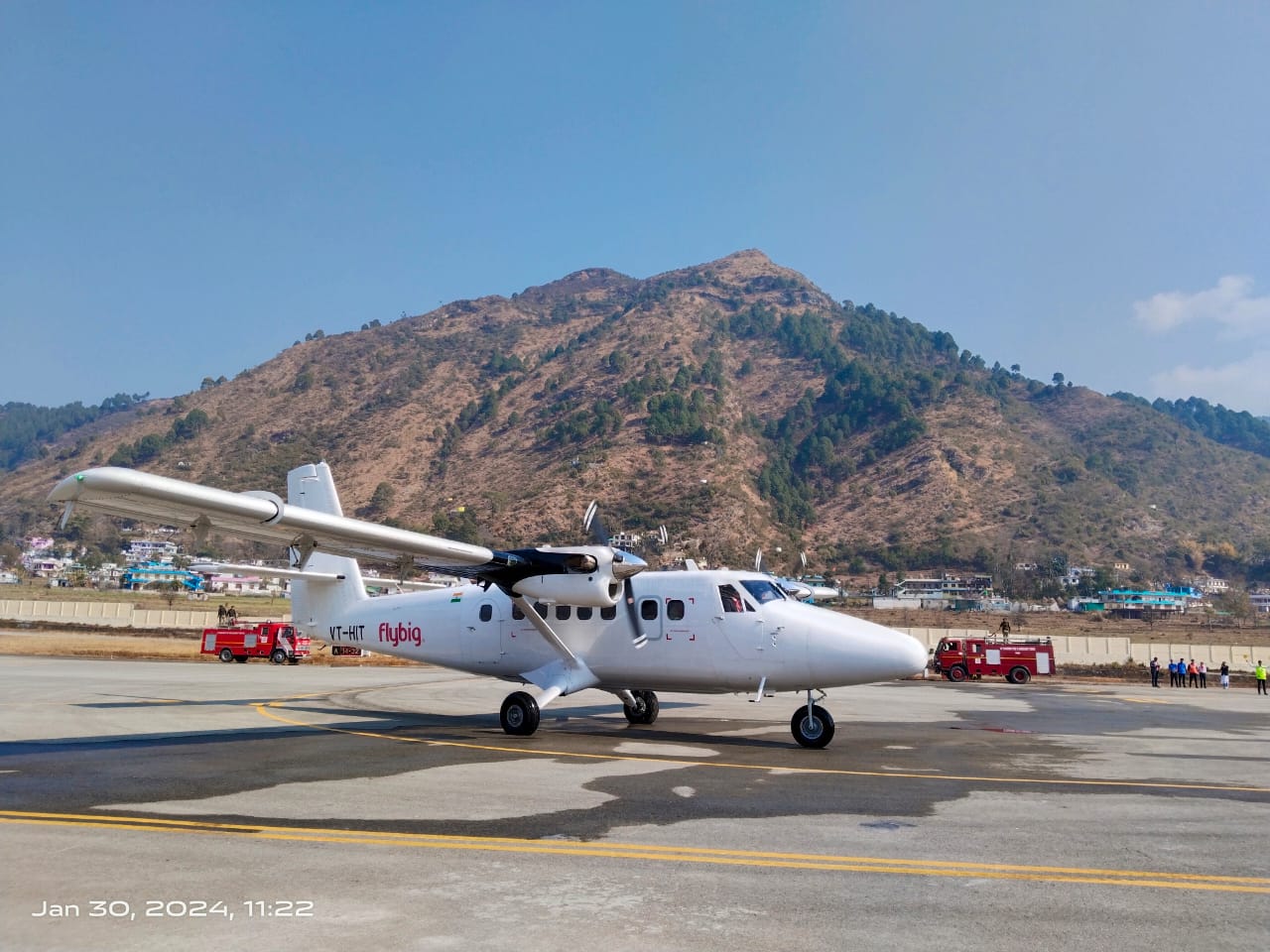 मुख्यमंत्री पुष्कर सिंह धामी ने नैनी सैनी एयरपोर्ट से पिथौरागढ़-देहरादून हवाई सेवा का किया शुभारंभ
