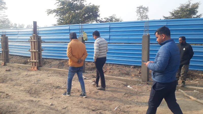 नगर आयुक्त शैलेंद्र सिंह नेगी ने लालपानी में निर्माणाधीन ट्रेंचिंग ग्राउंड प्लांट का किया निरीक्षण, दिए निर्देश