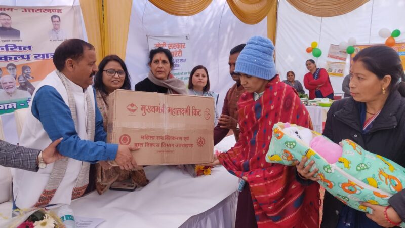 देहरादून : नगर निगम क्षेत्रार्न्तगत वार्ड संख्या 100 में विकसित भारत संकल्प यात्रा के अन्तर्गत किया गया कार्यक्रम आयोजित