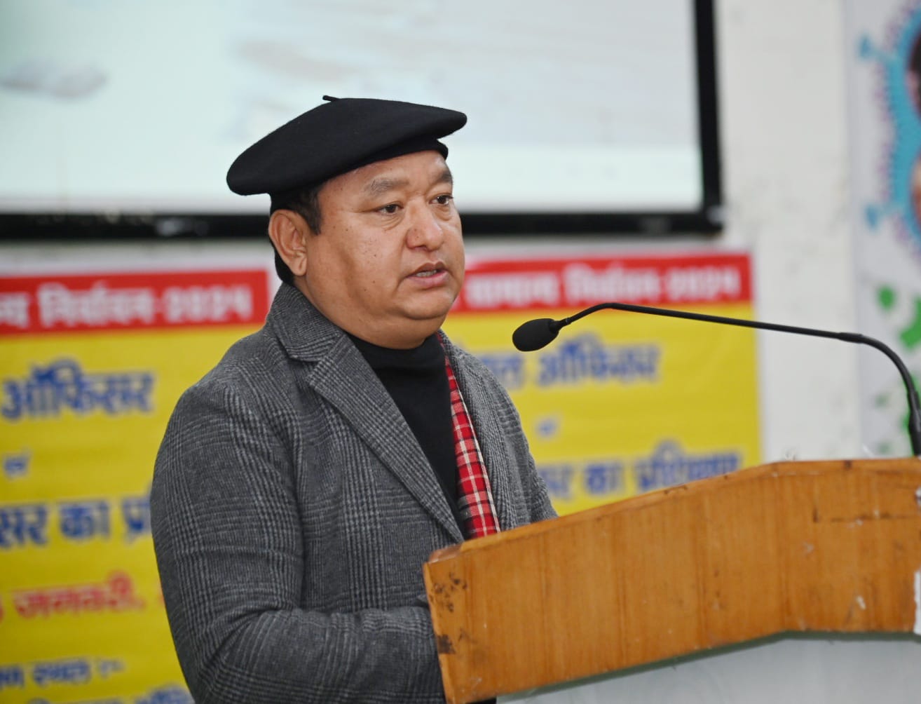 लोकतंत्र में चुनाव कराना सबसे पवित्र कार्य – डीएम धीराज सिंह गर्ब्याल