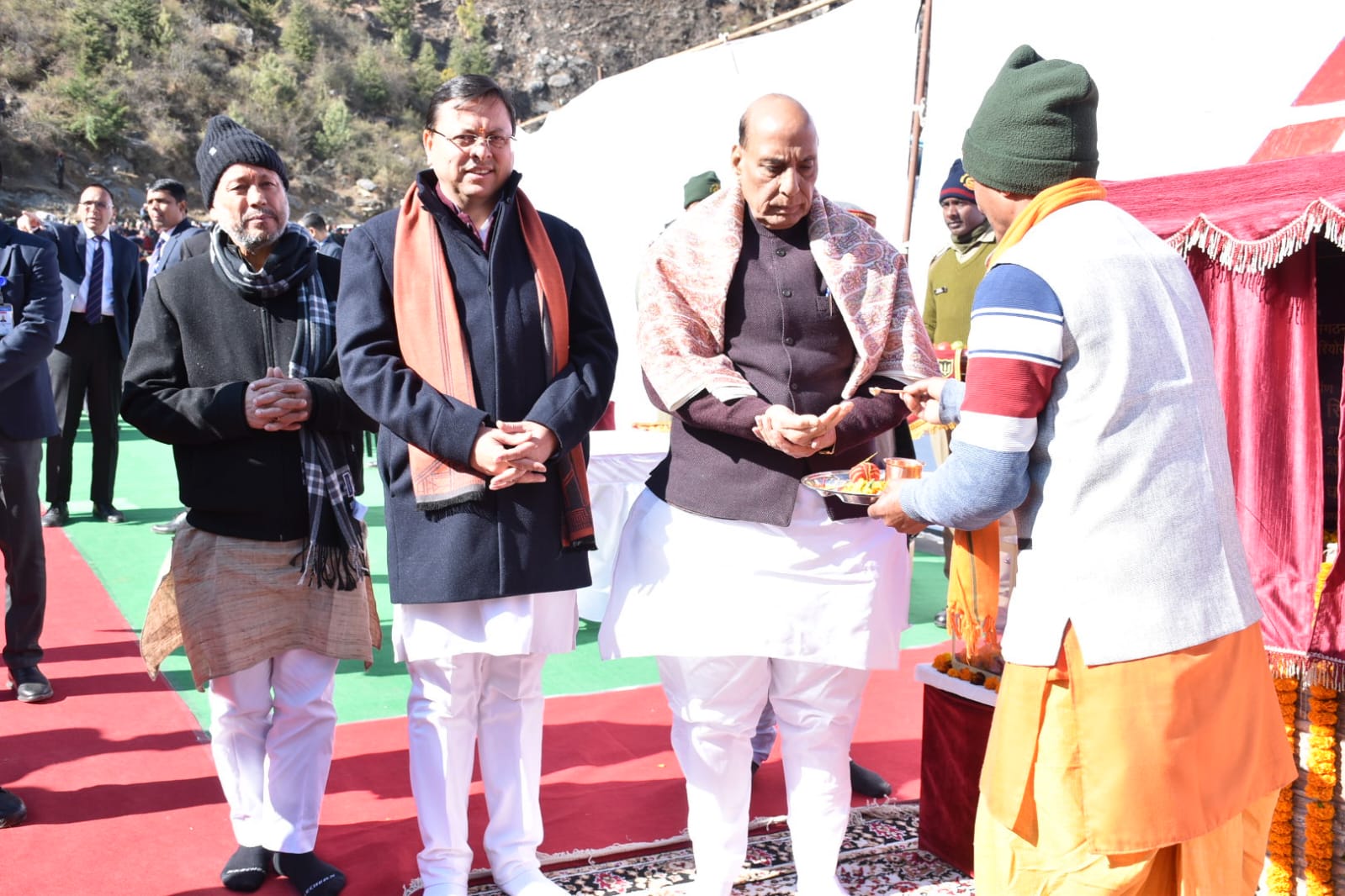    रक्षा मंत्री राजनाथ सिंह ने जोशीमठ-ढाक से 670 करोड लागत से निर्मित देश की 35 इंफ्रास्ट्रक्चर परियोजनाओं का किया उद्घाटन, बीआरओ के कार्यों को सराहा, बोले-सीमांत क्षेत्रों में आवागमन होगा सुगम