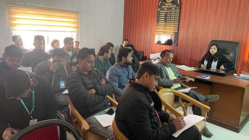 लोकसभा चुनाव को लेकर व्यय अनुवीक्षण प्रकोष्ठ की बैठक हुई आयोजित, व्यय अनुवीक्षण प्रकोष्ठ नोडल अधिकारी ने बैंक अधिकारियों को दिया प्रशिक्षण