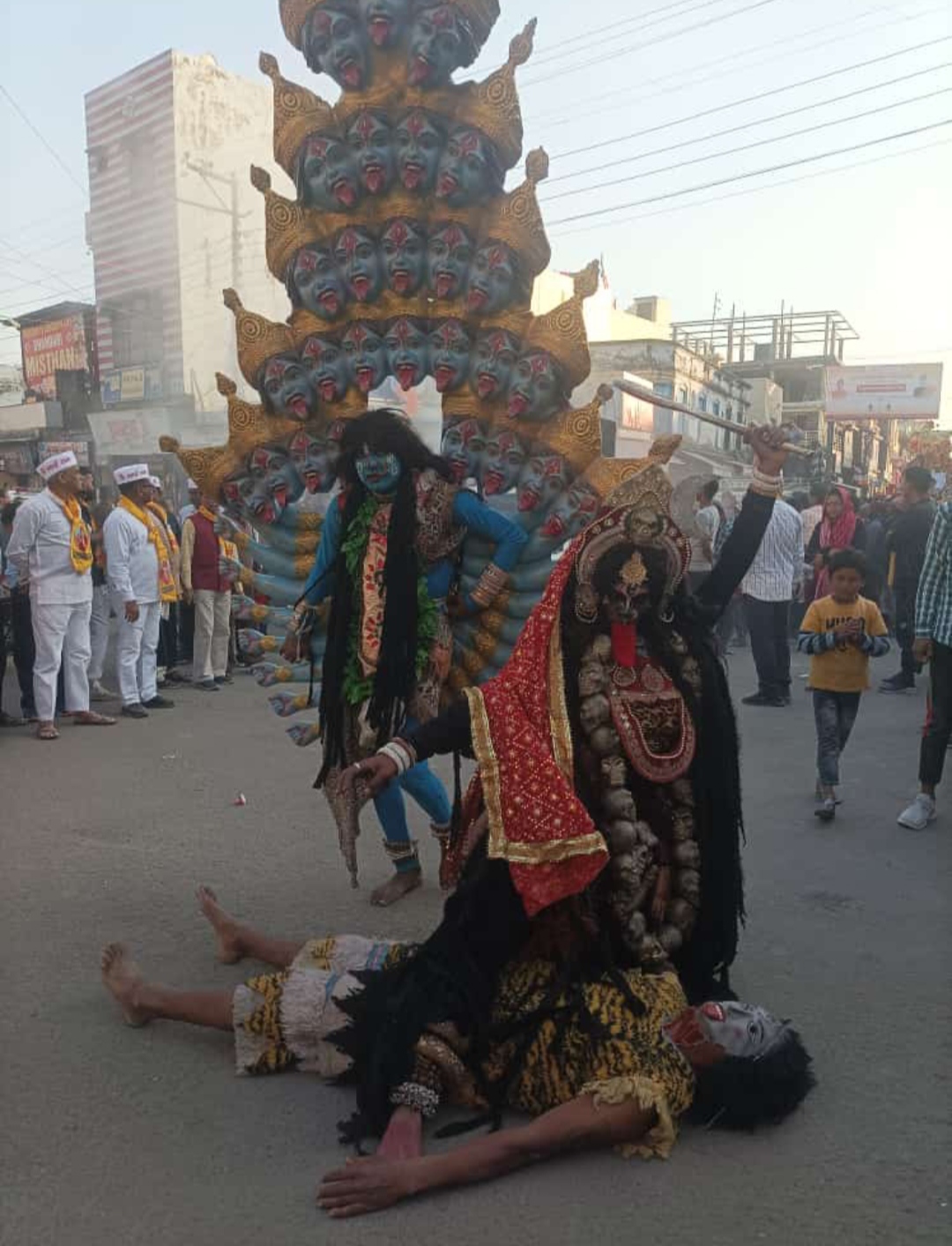 धूमधाम से निकाली गई साई बाबा की शोभायात्रा