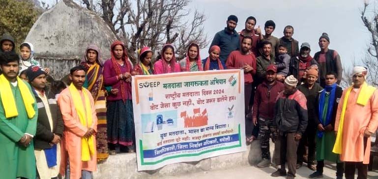 चमोली : नुक्कड़ नाटकों से ग्रामीणों को मतदान के लिए किया जा रहा जागरुक