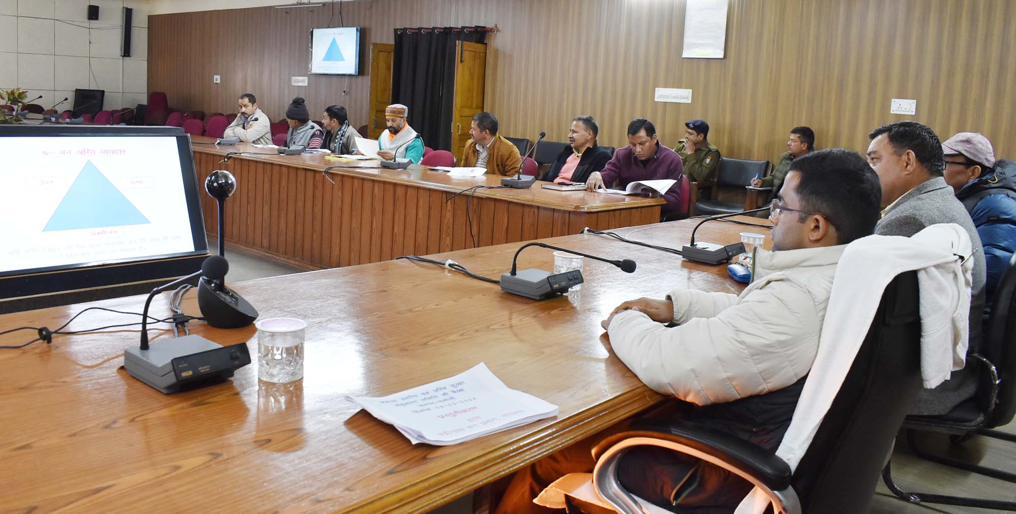 डीएम हिमांशु खुराना ने ली वनाग्नि सुरक्षा समिति की बैठक, वनों में आग लगाने वालों के खिलाफ एफआईआर दर्ज के साथ होगी सख्त कार्रवाई, फायर कन्ट्रोल में सहयोग करने वालों को किया जाएगा सम्मानित