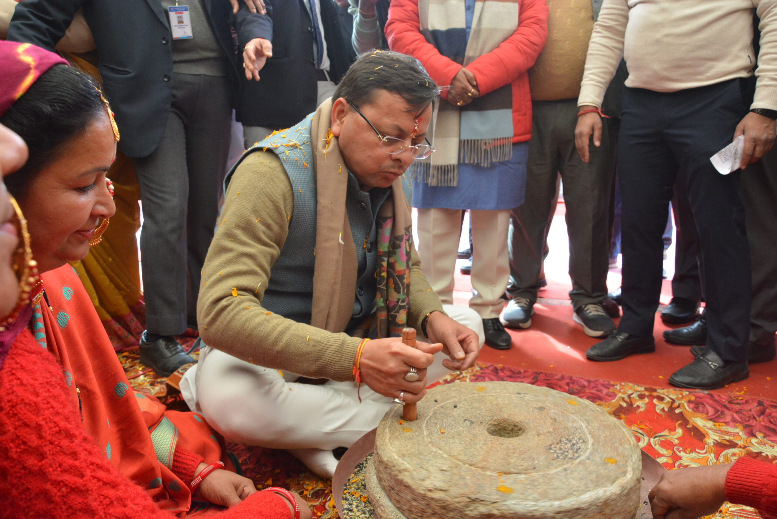 मुख्यमंत्री पुष्कर सिंह धामी ने दिशा ध्याणी, ब्यै-ब्वारी‘ कार्यक्रम में प्रतिभाग कर पौड़ी में 800 करोड़ की 353 विभिन्न विकास योजनाओं का शिलान्यास एवं लोकार्पण