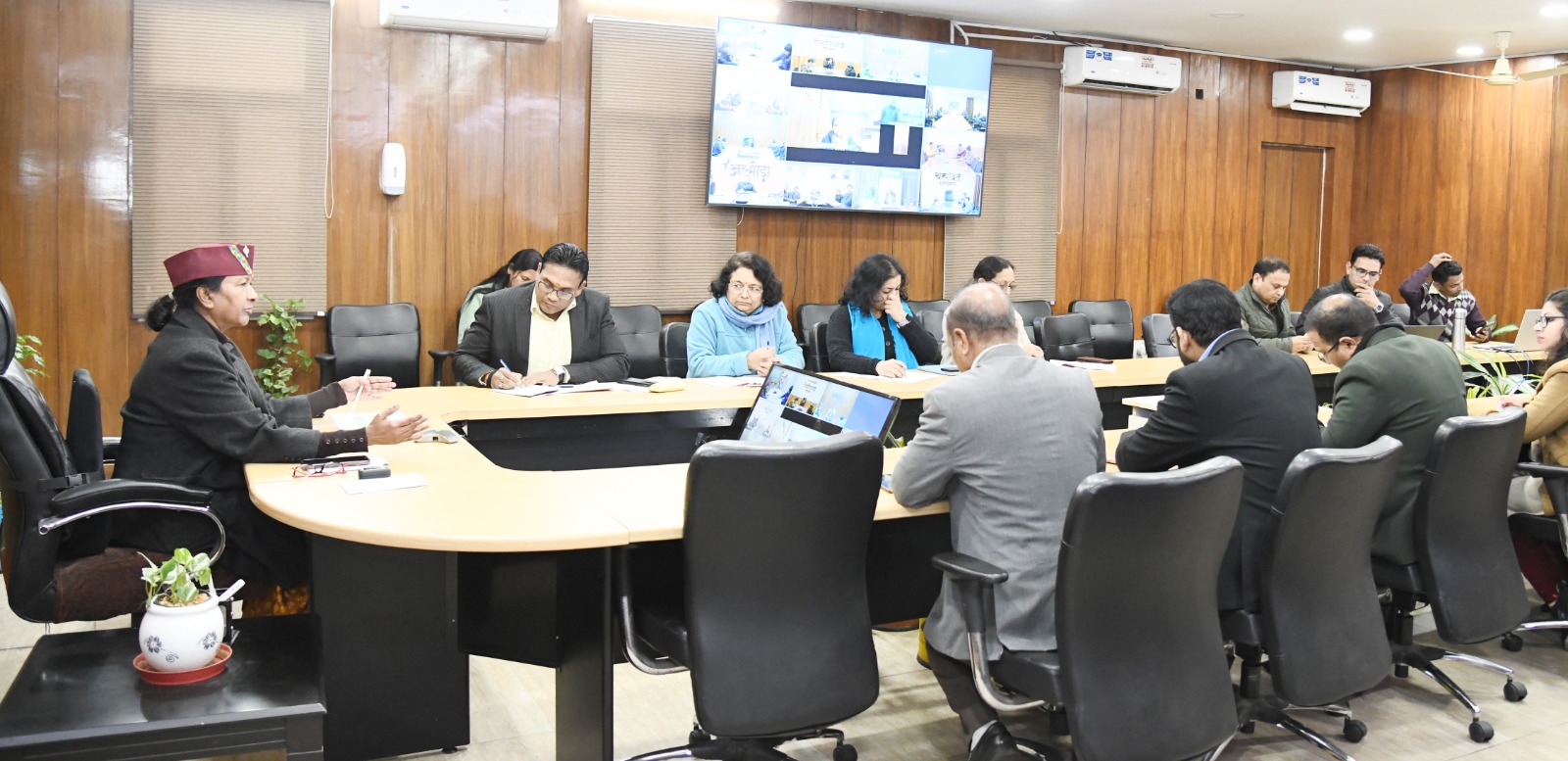 नवनियुक्त मुख्य सचिव राधा रतूड़ी ने अपनी पहली बैठक में की राज्य में गर्भवती महिलाओं की चुनौतियों एवं समस्याओं की समीक्षा, दिए निर्देश