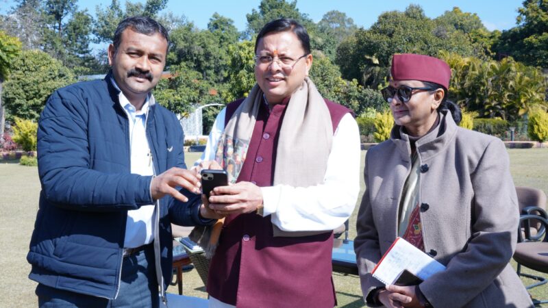 मुख्यमंत्री पुष्कर सिंह धामी ने भूपेन्द्र बसेड़ा के गीत ‘‘आ रहा है यू.सी.सी.’’ का किया विमोचन