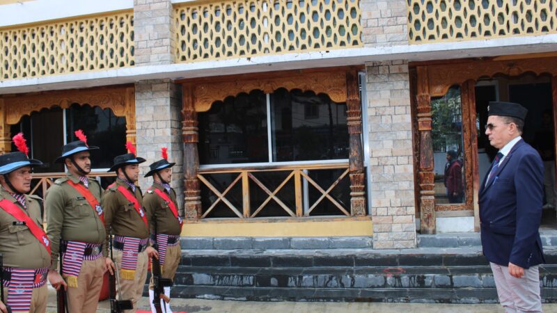 उत्तरकाशी के नवनियुक्त डीएम डॉ. मेहरबान सिंह बिष्ट ने किया विधिवत पदभार ग्रहण, विश्वनाथ मंदिर में पूजा अर्चना कर की जनपद वासियों की सुख-समृधि की कामना