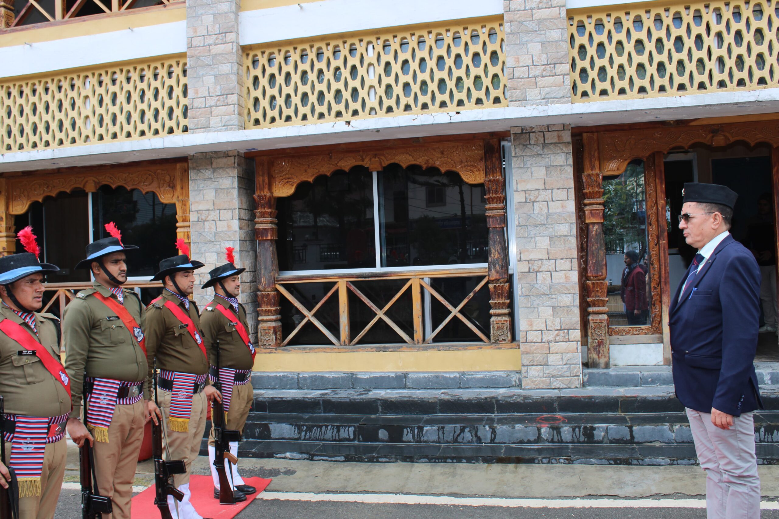 उत्तरकाशी के नवनियुक्त डीएम डॉ. मेहरबान सिंह बिष्ट ने किया विधिवत पदभार ग्रहण, विश्वनाथ मंदिर में पूजा अर्चना कर की जनपद वासियों की सुख-समृधि की कामना