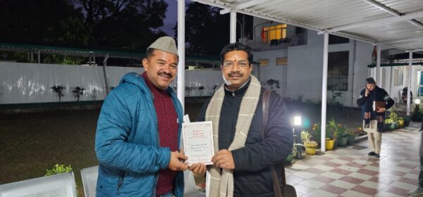 श्री बदरीनाथ- केदारनाथ मंदिर समिति उपाध्यक्ष किशोर पंवार ने विभिन्न गणमान्य लोगों को श्री कुबेर महायज्ञ- श्रीमद्भभागवत कथा दिया आमंत्रण