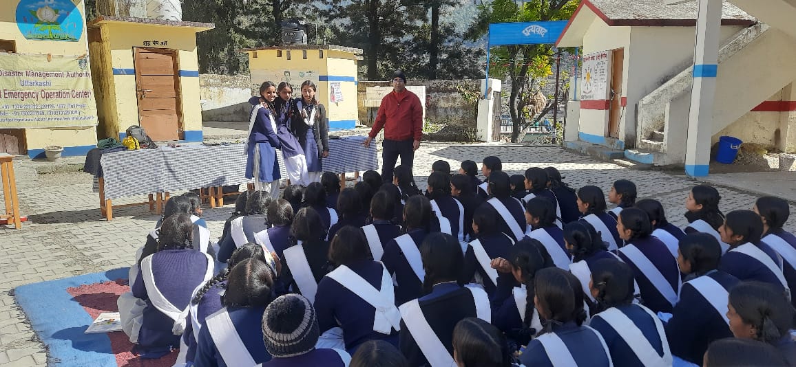 राजकीय बालिका इंटर कॉलेज डुंडा में आयोजित हुआ आपदा संबंधित मॉक अभ्यास जन जागरूकता कार्यक्रम