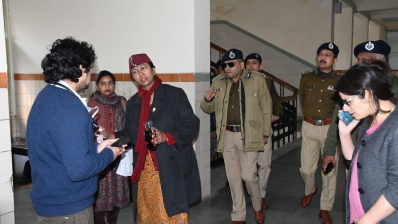 मुख्य सचिव राधा रतूड़ी ने हिंसा प्रभावित क्षेत्र की स्थिति का लिया जायजा, घायलों से मुलाकात कर उनके स्वास्थ्य की ली जानकारी, प्रशासन एवं पुलिस के अधिकारियों को आम जनता की सुरक्षा एवं शान्ति को शीर्ष प्राथमिकता पर लेते हुए कानून एवं व्यवस्था बनाए रखने के लिए दिए कड़े निर्देश 