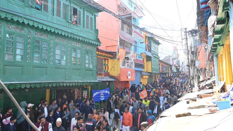 सीएम धामी का अल्मोड़ा में विशाल रोड शो…नगर में जुटा जन सैलाब