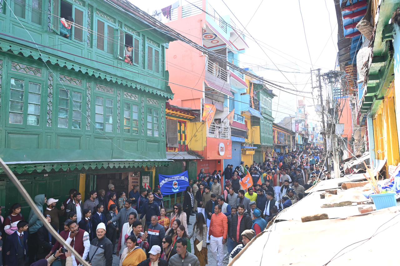 सीएम धामी का अल्मोड़ा में विशाल रोड शो…नगर में जुटा जन सैलाब