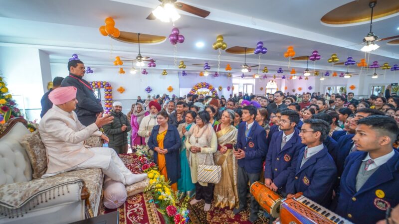 श्री दरबार साहिब में सादगी और श्रद्धाभाव से मनाया गया श्रीमहंत देवेन्द्र दास जी महाराज का प्रकटोत्सव; शुभकामनाएं देने देश – विदेश से उमड़े श्रद्धालु, संगतों ने श्री झण्डा साहिब पर टेका मत्था एवं श्री महाराज जी से लिया आशीर्वाद