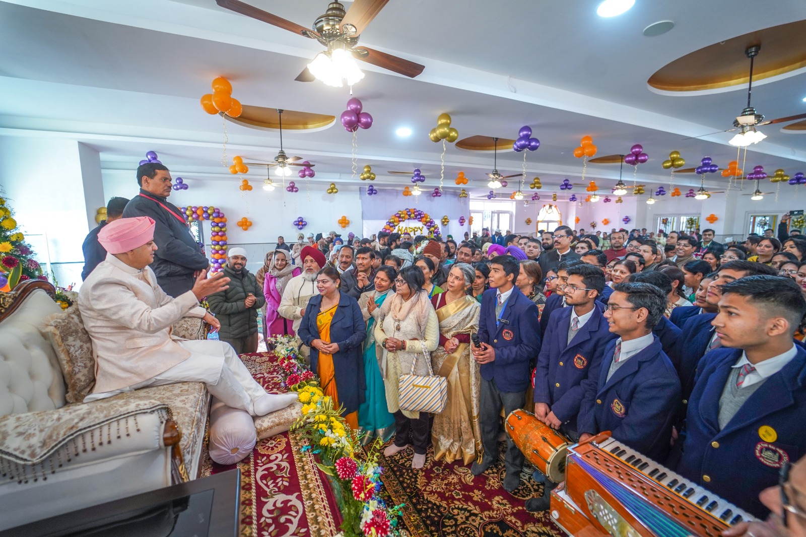 श्री दरबार साहिब में सादगी और श्रद्धाभाव से मनाया गया श्रीमहंत देवेन्द्र दास जी महाराज का प्रकटोत्सव; शुभकामनाएं देने देश – विदेश से उमड़े श्रद्धालु, संगतों ने श्री झण्डा साहिब पर टेका मत्था एवं श्री महाराज जी से लिया आशीर्वाद