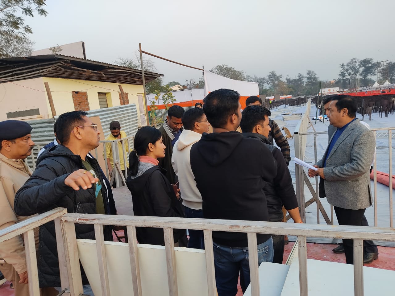 डीएम एवं एसएसपी ने ऋषिकुल मैदान में वृहद रूप से आयोजित होने वाले मुख्यमंत्री के ’’नारी शक्ति महोत्सव’’ की तैयारियों का लिया जायजा