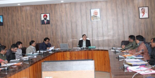 मतदान प्रतिशत बढाने के लिए मतदाता जागरूकता से जुड़ी गतिविधियों को गंभीरता व तत्परता से किया जाए संचालित – डीएम डॉ. मेहरबान सिंह बिष्ट