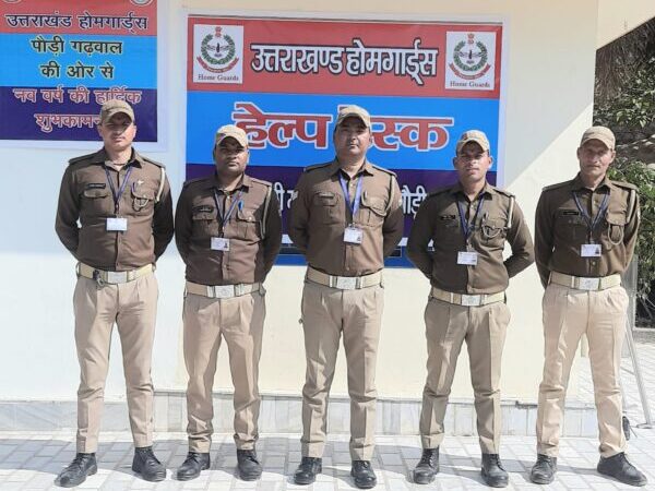 प्रसिद्ध सिद्धबली मन्दिर में स्थापित होमगार्ड हेल्प डेस्क कर रही हैं दिव्यांग और बुजुर्ग श्रद्धालुओं को मदद