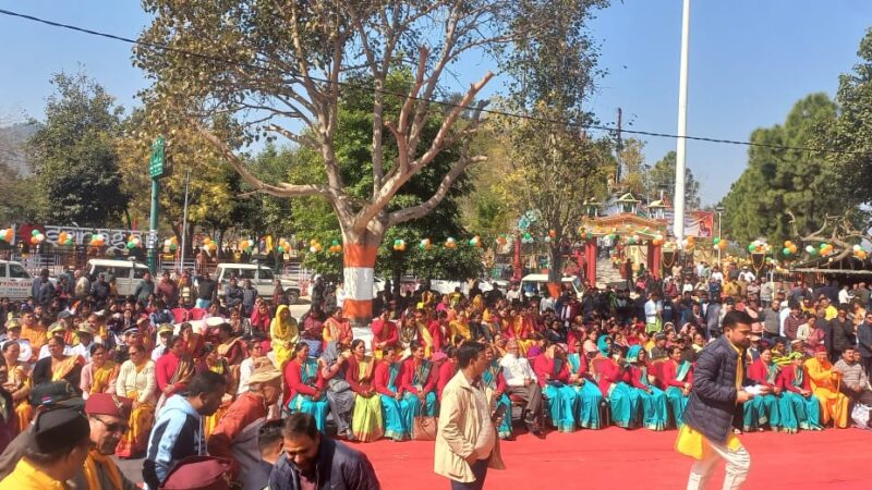 कैबिनेट मंत्री डॉ. धन सिंह रावत ने श्रीनगर गंगा दर्शन बैंड में 100 फीट ऊंचा तिरंगा व पार्क का किया लोकार्पण